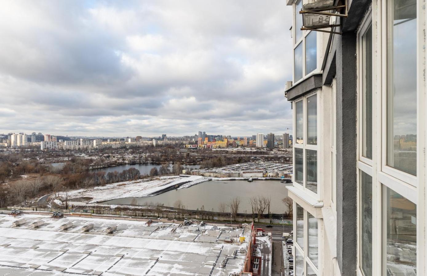 Apartment On Draghomanova 2A Киев Экстерьер фото